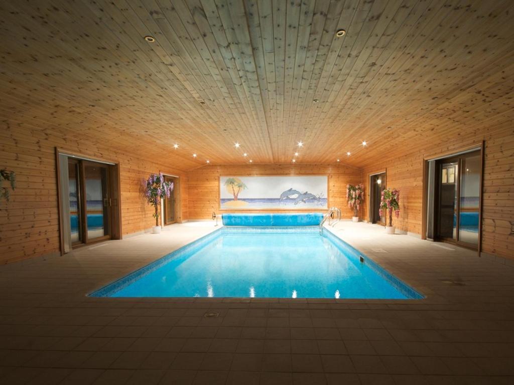Treetops Cottages & Spa Гримсби Экстерьер фото